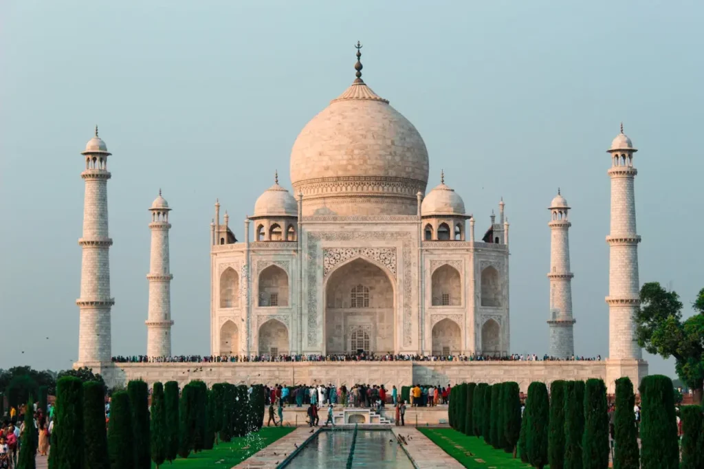 Delhi-India-Taj-Mahal-and-the-Four-Minarets