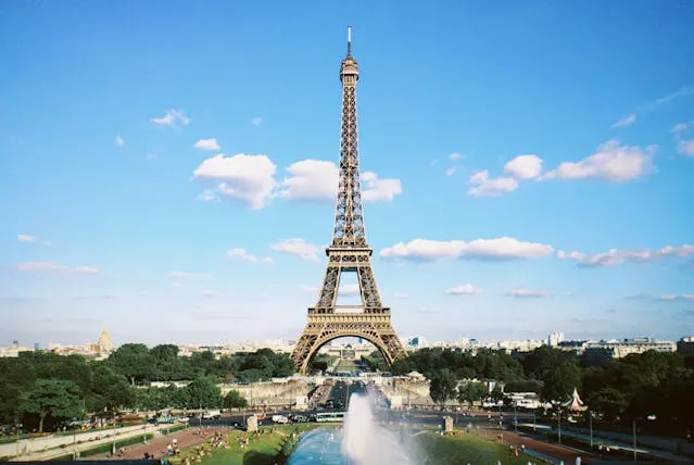 Paris-France-Photo-of-the-Eiffel-Tower-Under-a-Blue-Sky