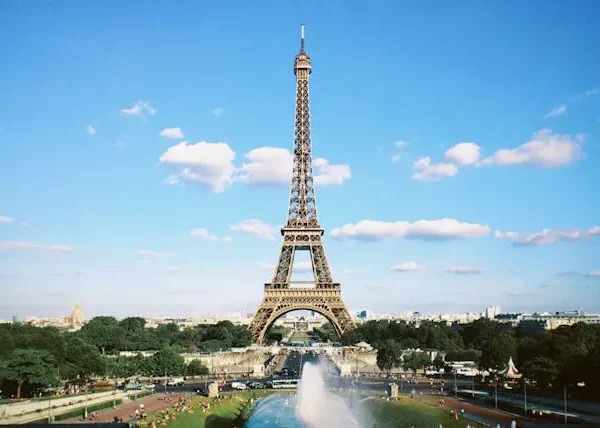 Paris-France-Photo-of-the-Eiffel-Tower-Under-a-Blue-Sky