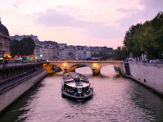 Paris-IDF-Franca-Seine-River-in-Paris