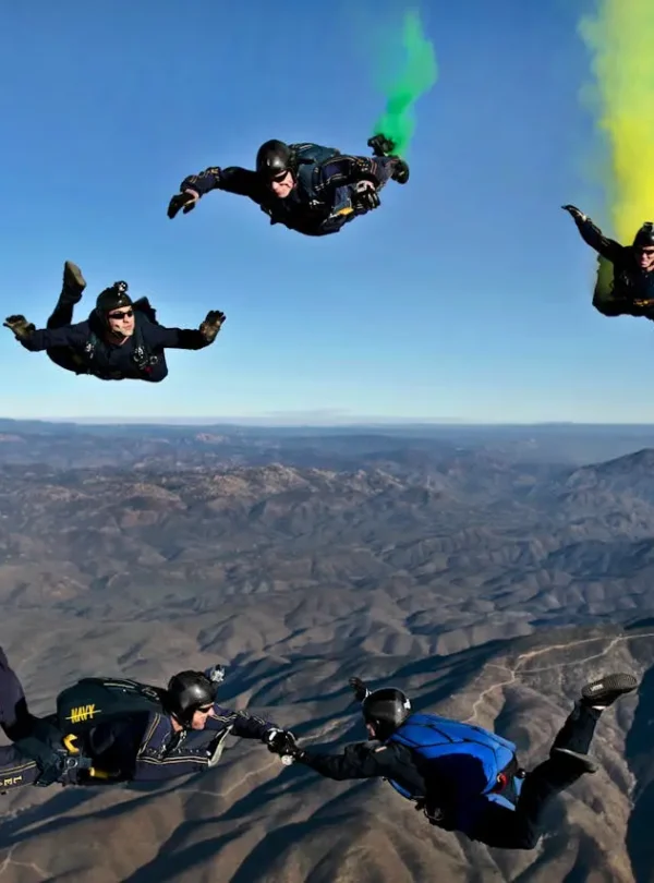 Sky-Diving-Parachuters-on-Air